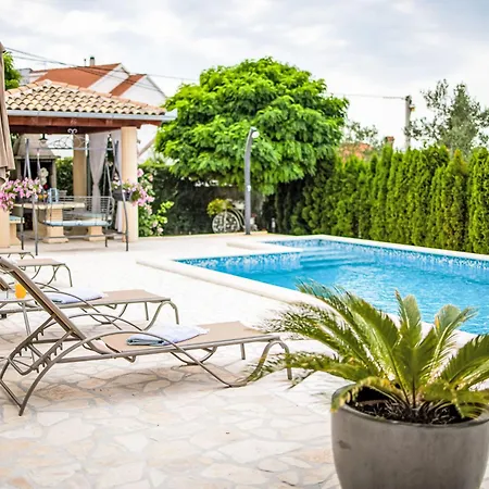 Hébergement de vacances Kontrada By Interhome